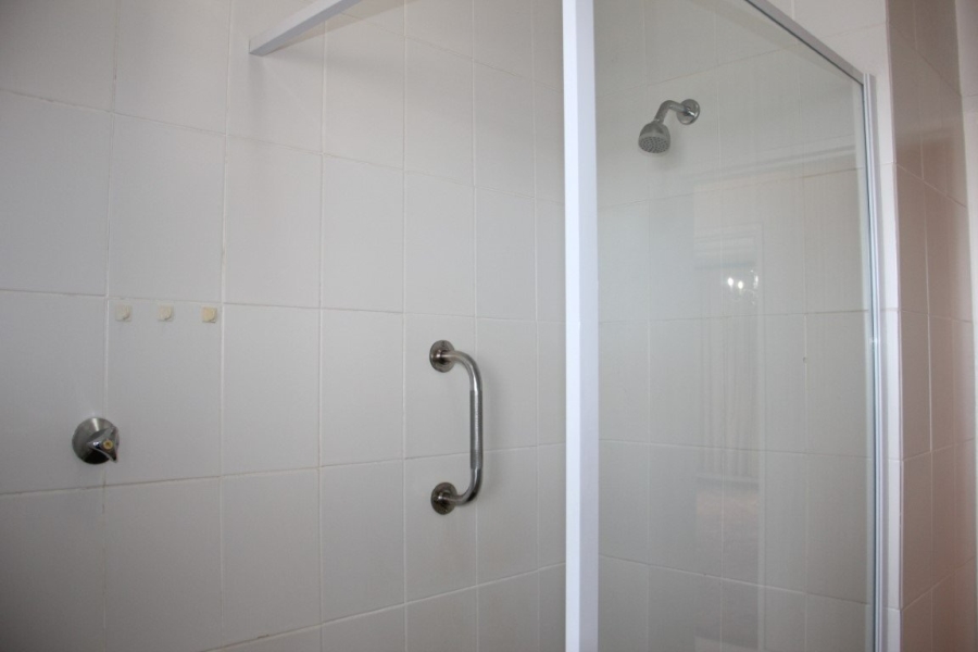 To Let 2 Bedroom Property for Rent in Somerset West Western Cape